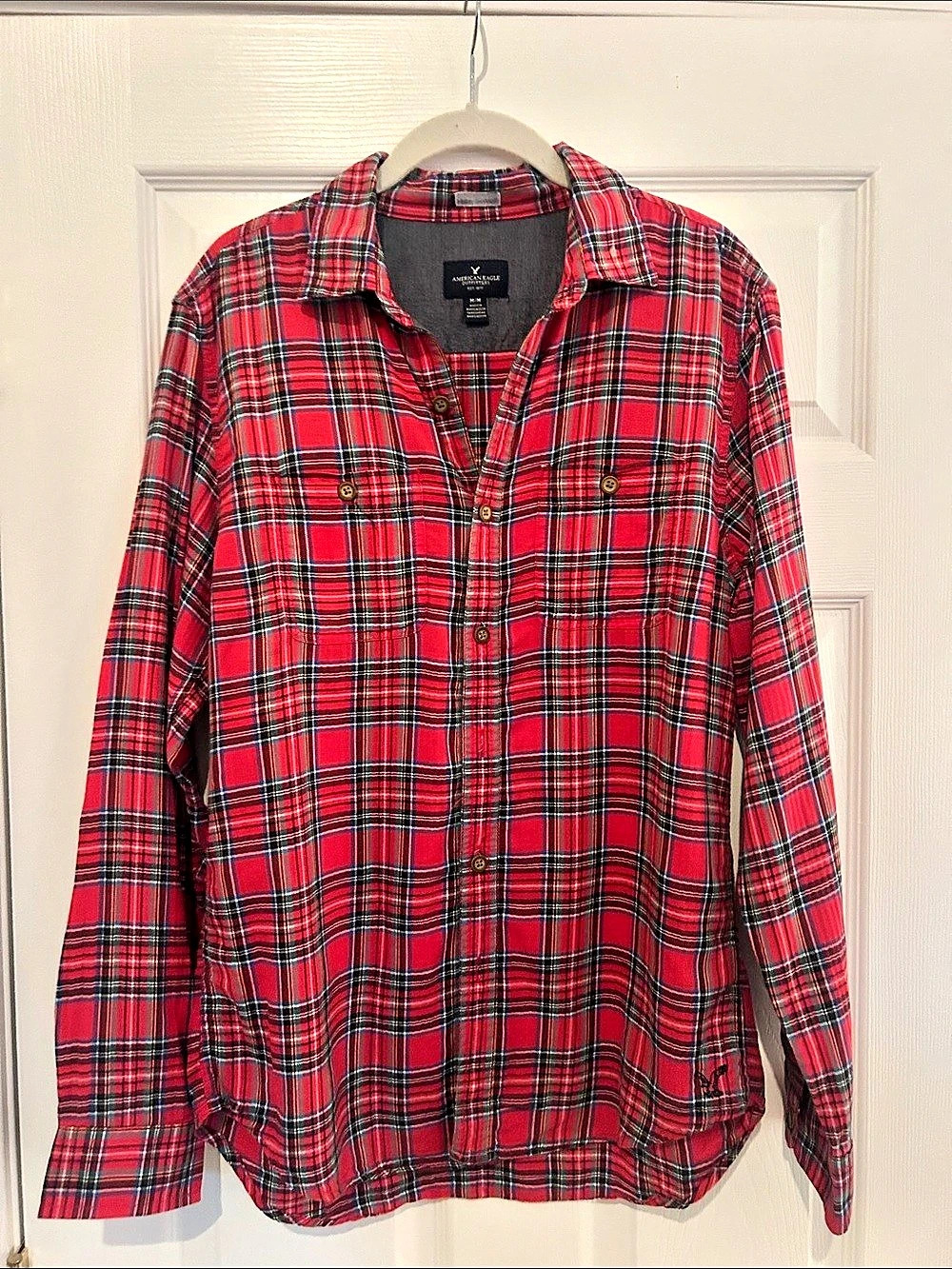 American Eagle Outfitters Plaid Cotton Button Down in Red Size Medium